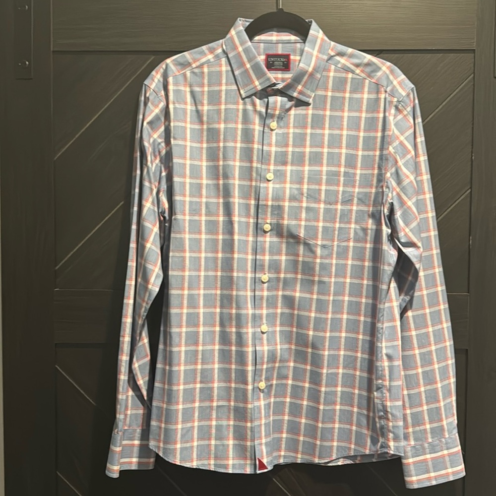 Medium size new UNTUCKit button down.